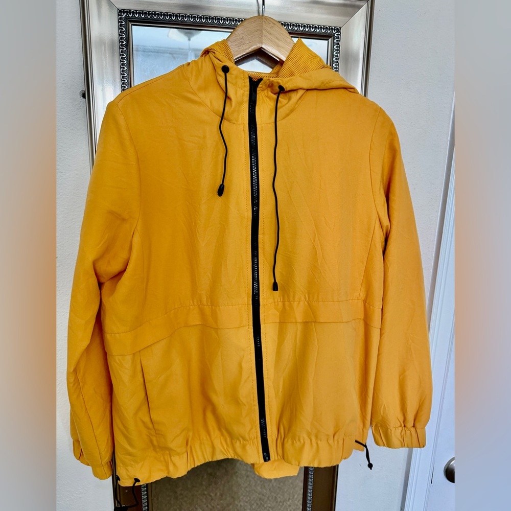 Forever 21 yellow windbreaker jacket with hood and pockets Size M